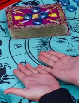 Fashion Tarot Experience